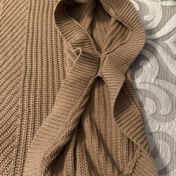 Old Navy Camel Tan Brown Poncho Sweater Size XS-S Pullover Cowlneck EUC - Picture 8 of 8